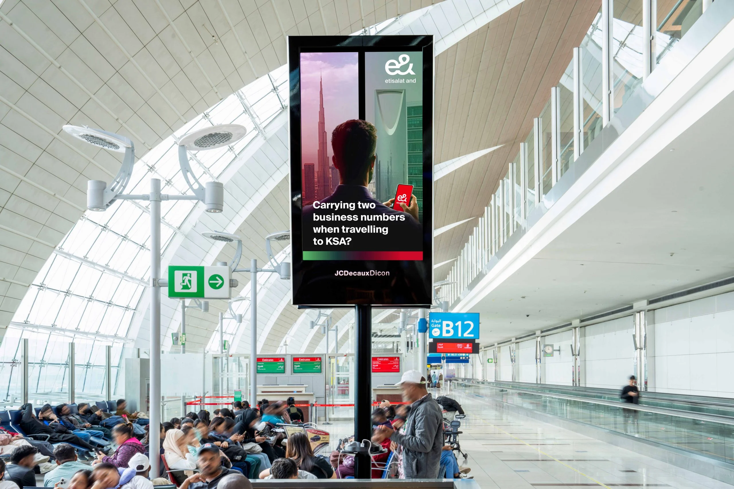Etisalat digital boarding gate screen displaying telecom advertisement at Dubai Airport Concourse B